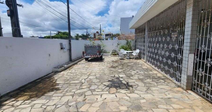 Casa com 3 dormitórios à venda, 1230 m² por R$ 800.000,00 - Bessa - João Pessoa/PB