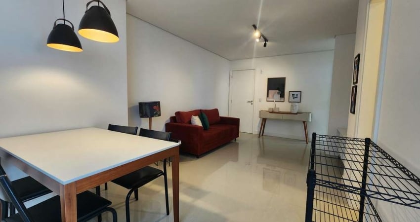 Venda de Apartamento, Mobiliado, 02 Quartos (sendo 02 Suítes), 01 Vaga de Garagem, Residencial Jardim das Águas, no Centro de Itajaí-SC