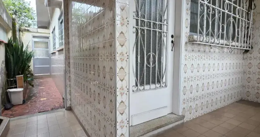 Imóvel - casa ampla e bem arejada com edicula. toda reformada! excelente localização.