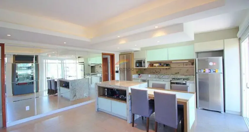 Bela casa semi mobiliada com 275m² construídos em ótima localização e com linda vista da cidade!