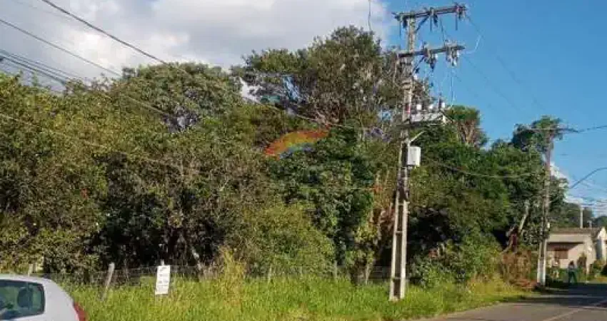 Amplo terreno com 1410,00m². de esquina frente para a Rua Benjamin Altmayer, bairro Roselândia.
