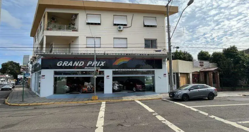 Prédio, loja comercial, casa comercial, estacionamento e 4 apartamentos com 03 dormitórios no bairro Pátria Nova em Novo Hamburgo.