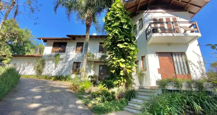 Casa Residencial de 4 quartos no bairro Lomba Grande