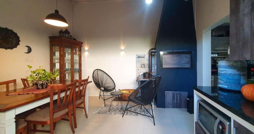 Casa semi mobiliada em condomínio fechado - Rondônia.