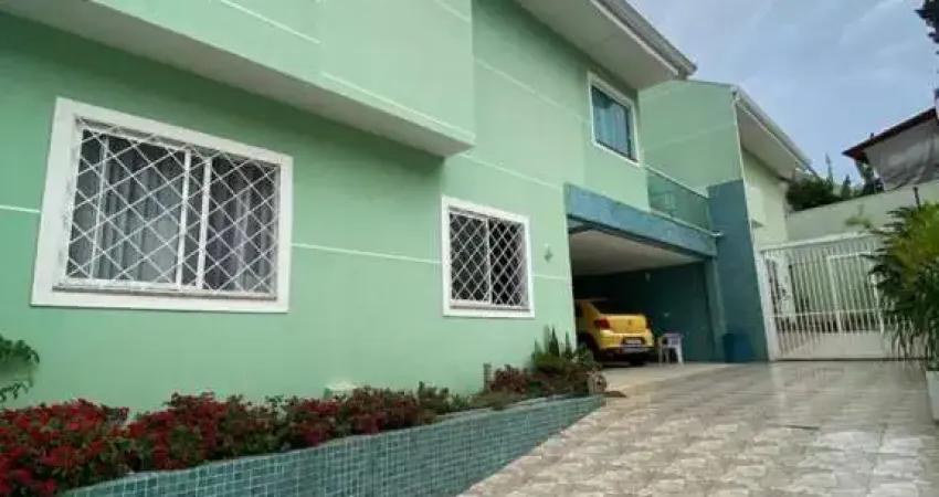 EXCELENTE SOBRADO DECORADO COM MÓVEIS PLANEJADOS EM CONDOMÍNIO.
