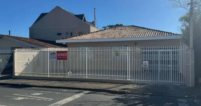 Residência térrea com terreno e edícula com churrasqueira nos fundos!!!