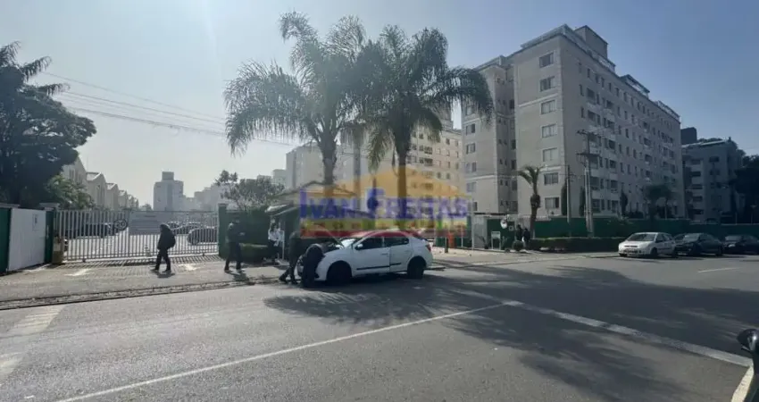 APARTAMENTO TÉRREO EM ÓTIMA LOCALIZAÇÃO SEMI MOBILIADO EM CONDOMÍNIO CLUBE!!!