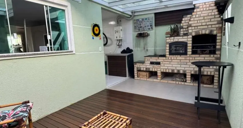 Sobrado decorado e mobiliado com área gourmet coberta nos fundos no bairro portão!!!