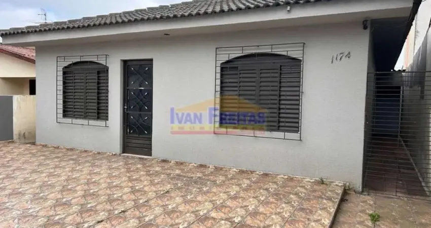 Casa para alugar na Avenida Frederico Lambertucci, 1174, Fazendinha, Curitiba