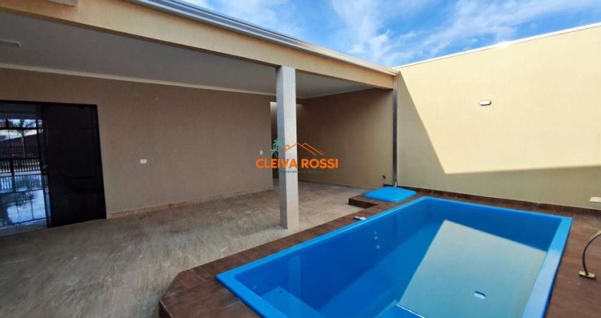 Casa à venda com 03 Quartos e Piscina Pontal do Paraná