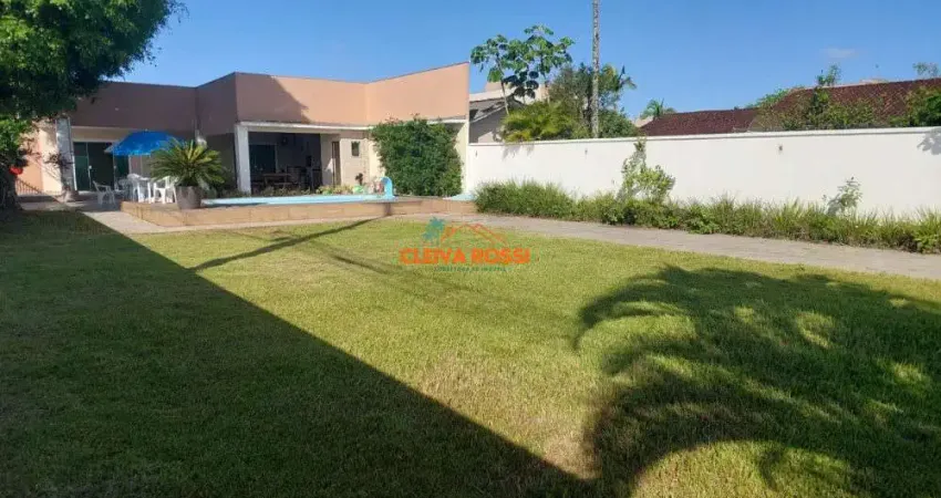Casa á Venda com Piscina Praia de Leste Pontal do Paraná