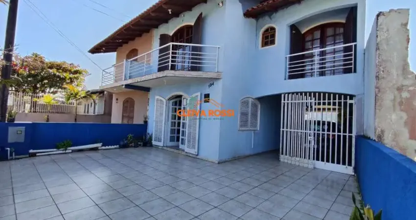 Sobrado á venda com Piscina Próximo ao Mar Pontal do Paraná