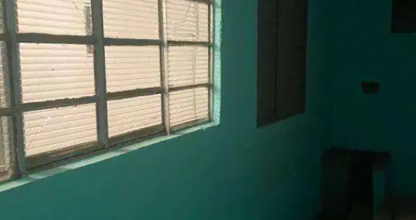 Casa Fundo com 1 quarto para locação no bairro Antônio Zanaga I em Americana!