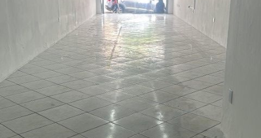 ampla loja de frente com 2 splits
