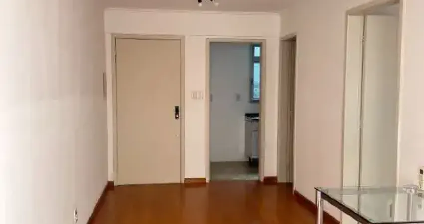 1 quarto com sacadão e muito sol, de fundos, ótimo ponto na demétrio ribeiro