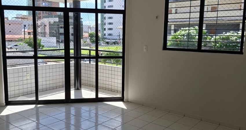 Apartamento 1° ANDAR (Escada) no bairro do BESSA em João Pessoa/PB com taxas de ÁGUA e CONDOMÍNIO inclusas.