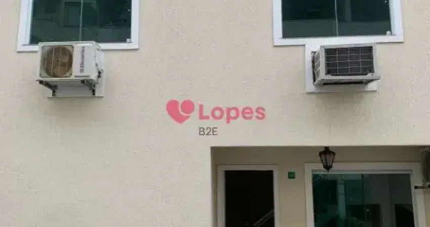 Imobiliaria lopes b2e vende excelente casa triplex no pechincha. condominio fechado -140m2 - r$ 435.000,00 - o p o r t u n i d a d e.