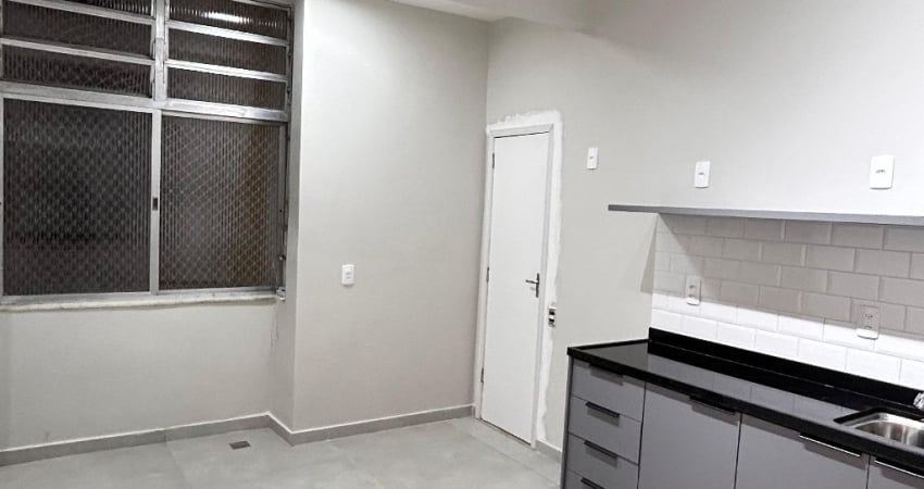 Niterói - Icaraí - Excelente localização 2 qts c garagem