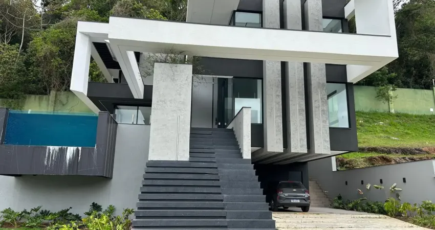 Mansão nova - alto padrão - praia do estaleiro - condomínio fechado