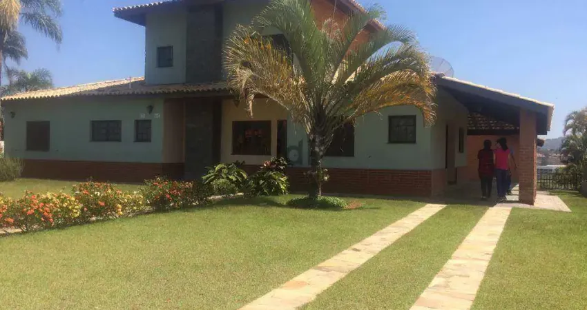 Esta espetacular chácara à venda no condominio Porta do Sol em Mairinque-SP