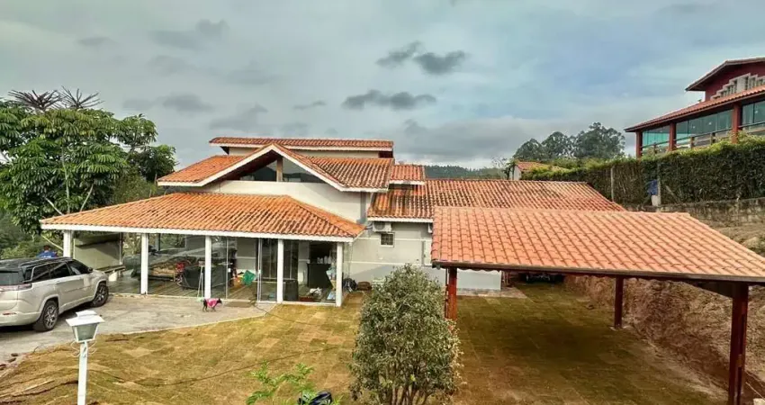 Chácara em Mairinque-SP, no bairro Porta do Sol com 5 suítes e muito conforto
