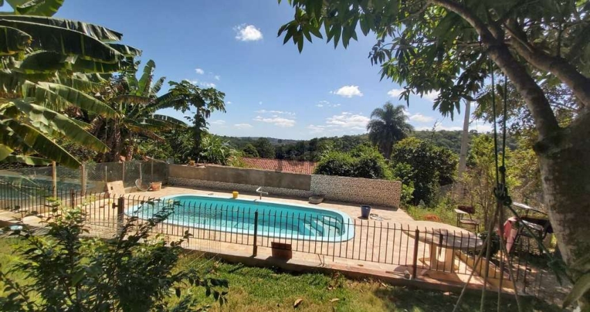 Chácara em Mairinque com 2 dormitórios terreno com 1300m² área construída 110m² ótima topografia, Pomar e Piscina para seu lazer, lugar tranquilo com ótimas vizinhanças.