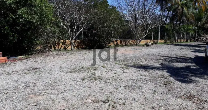 Terreno no Residencial Porta do Sol , com algumas benfeitorias e espaço pronto para construir com ótima topografia.
