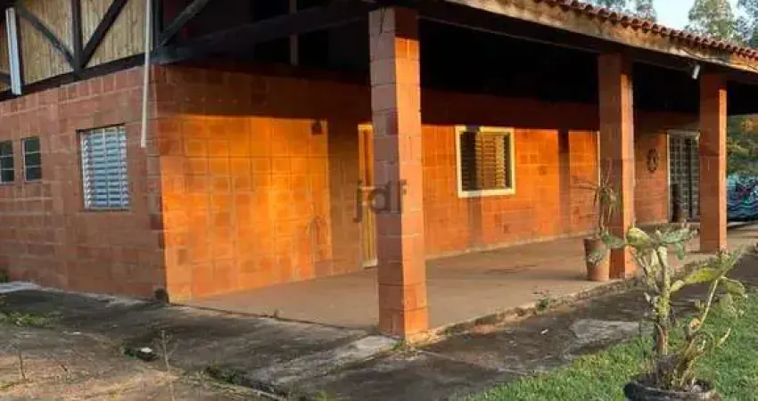 Chácara com Valor Abaixo do Mercado, a Menos de 500m do Asfalto e a 7km da Rodovia Castelo Branco, em São Roque