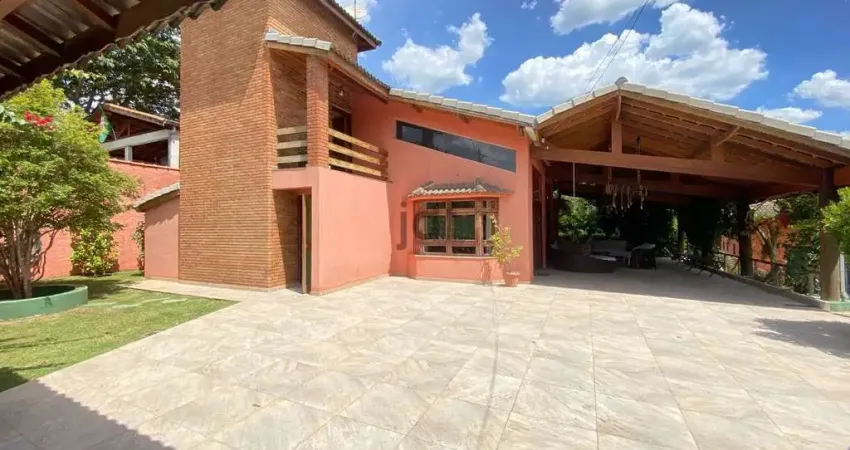 Chácara em Porta do Sol, Mairinque/SP com 6.600 m2 de terreno e 650 m2 de área construída.