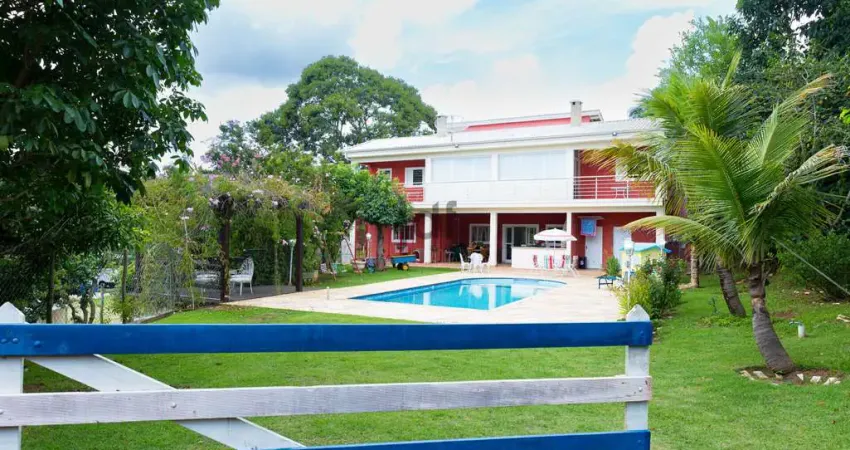 Chácara com 9.282 m2 e 8 dormitórios, completíssima! Em condominio Porta do Sol