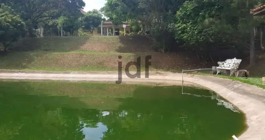 Terreno em Condomínio em Porta do Sol, Mairinque/SP com boa topografia, pomar formado, tanque para peixes  e pequena edicula construída.