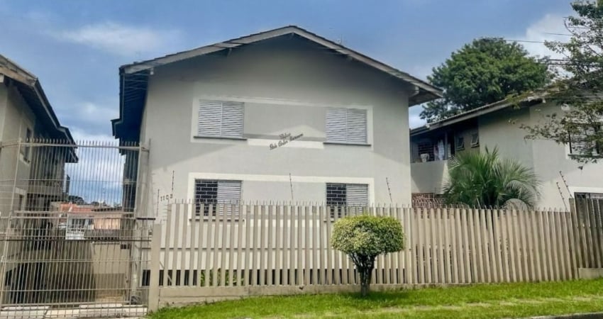 Apartamento Reformado em Frente à Sede de Tênis do Clube Curitibano!