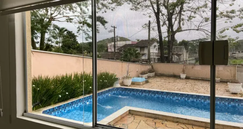 Casa com 3 quartos para alugar no Jardim Terralão, Caraguatatuba
