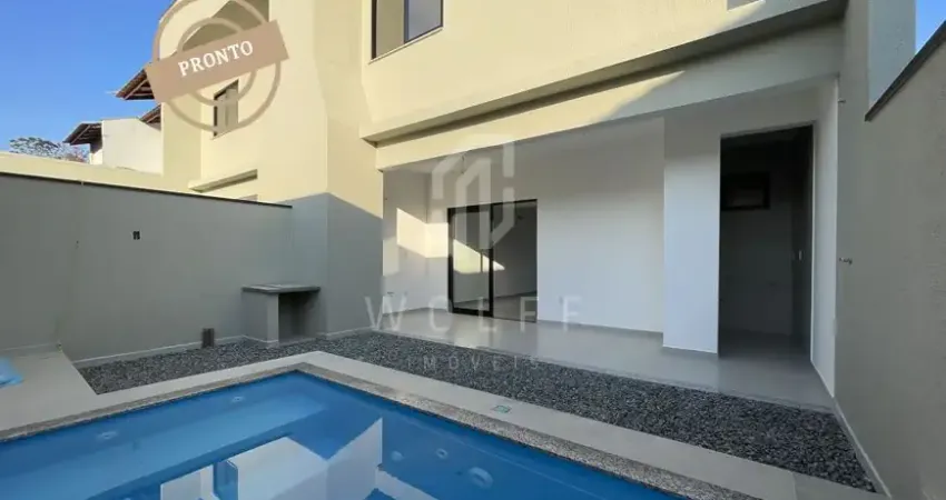 Sobrado com Piscina, 3 dormitórios, 108 m², no bairro Itacolomi - Balneário Piçarras - SC