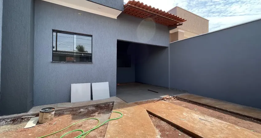 Casa nova com 3 quartos sendo uma suíte e churrasqueira no planalto