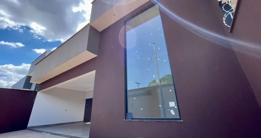 Casa 3 quartos, pé direito alto, próximo a comércio no nossa senhora da saúde