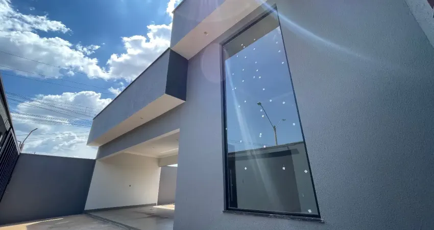 Casa de luxo com 3 quartos, ampla área externa no nossa senhora da saúde