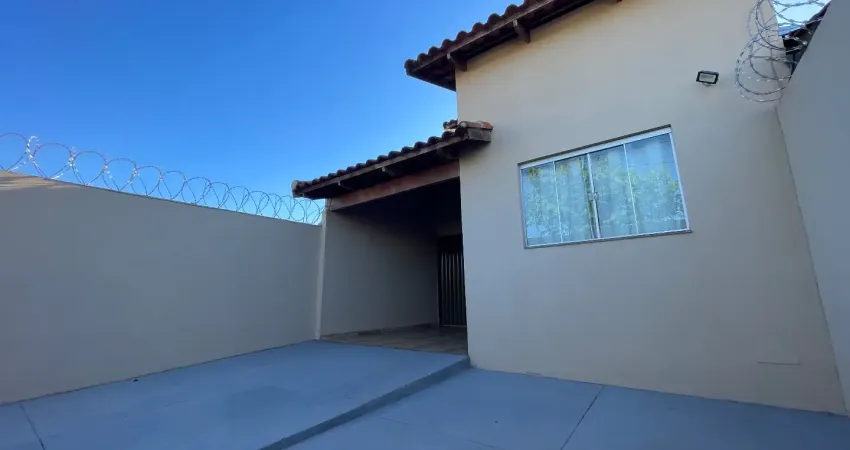 Casa 2 quartos, suite, portão eletrônico, câmeras e área de churrasco a venda no planalto