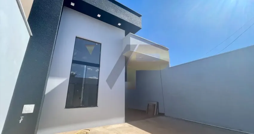 Casa com fachada moderna, 2 quartos sendo uma suíte próximo a várias opções de comércio