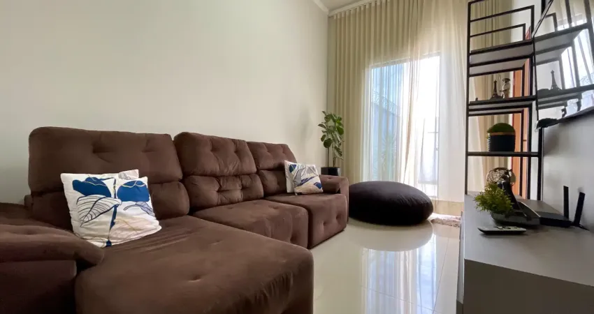 Casa a venda com 3 quartos, área de churrasco, móveis planejados e energia solar no Beira Rio 1