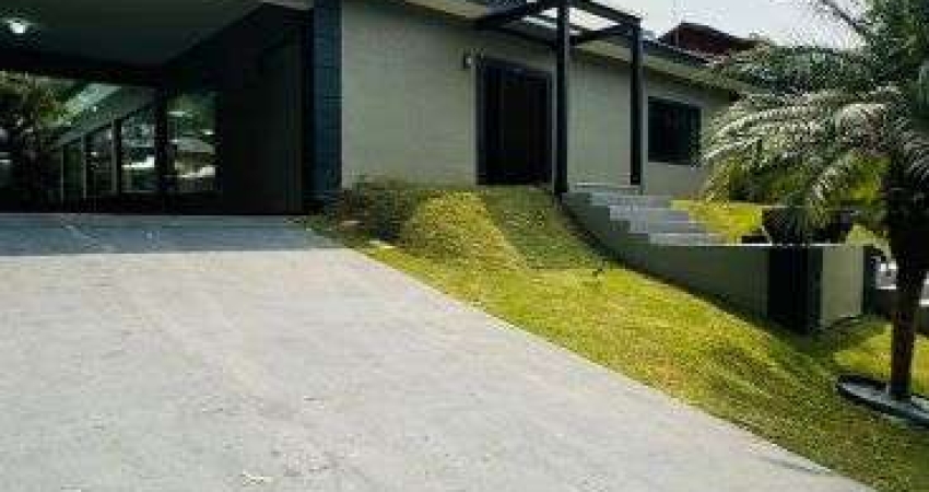 Casa térrea é o verdadeiro refúgio de luxo e sofisticação no condomínio fazenda da ilha.