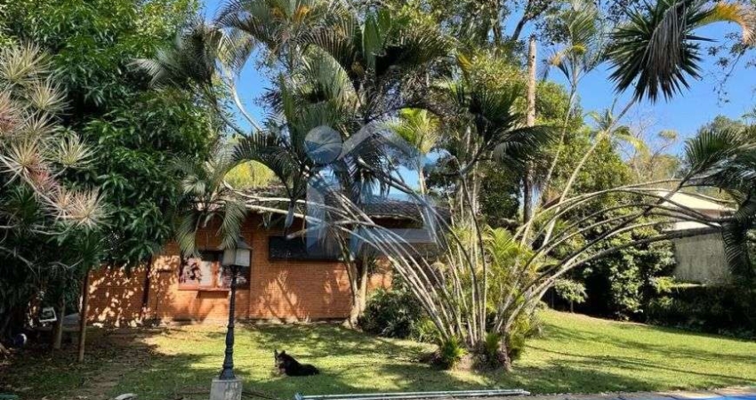 Magnífica Casa Térrea com muita área verde e árvores frutíferas, um verdadeiro paraíso!!!