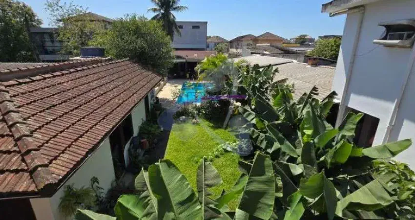 Casa com 5 quartos à venda na Vila Mathias, Santos 