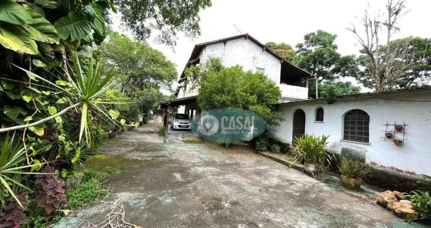 02 Casas em Terreno de 1.885 m² com Piscina, Churrasqueira e Quintalzão!