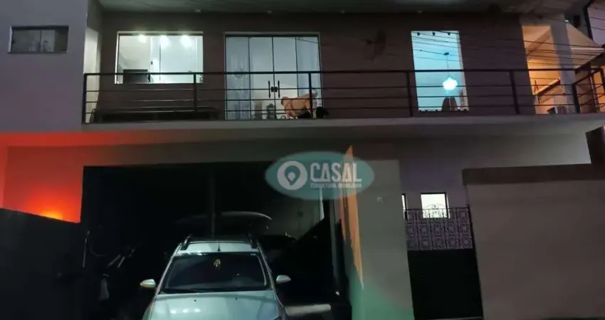 Casa em Condomínio com 03 Quartos, Piscina e Churrasqueira.