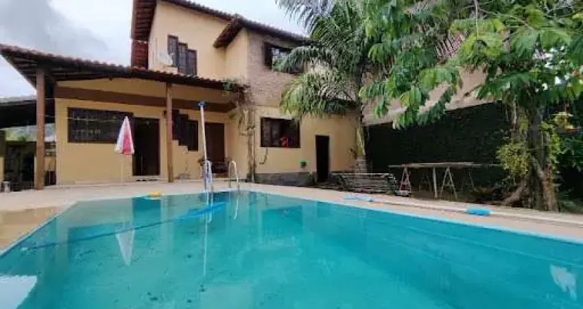 Casa com 03 Quartos à Venda em Itaipu com Piscina, Churrasqueira e Quintal.
