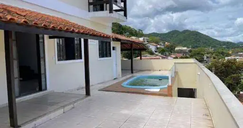 Casa com 03 Quartos à Venda em Piratininga - Niterói/RJ