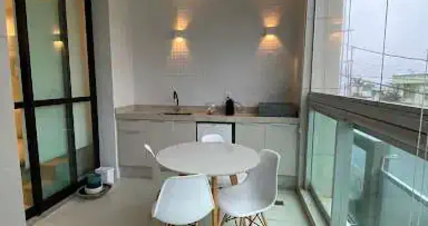 Apartamento com 04 Quartos, Varandão e na Frente da Praia de Piratininga!