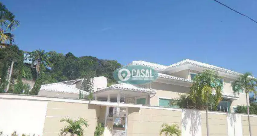 Casa em Piratininga com 04 Quartos, Piscina e Churrasqueira!