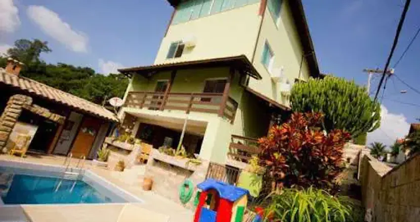 Casa com 05 Quartos à Venda em Pendotiba - Niterói/RJ.